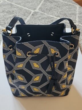 Ted Baker London Lesliie Lip Bucket Bag.